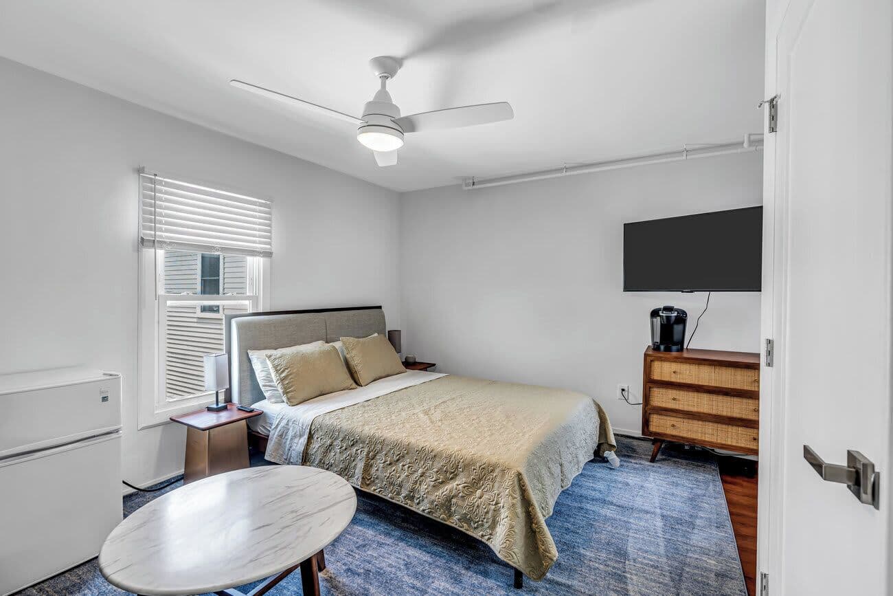 Fully Renovated 2 BR OceanGrove Penthouse Suite #8