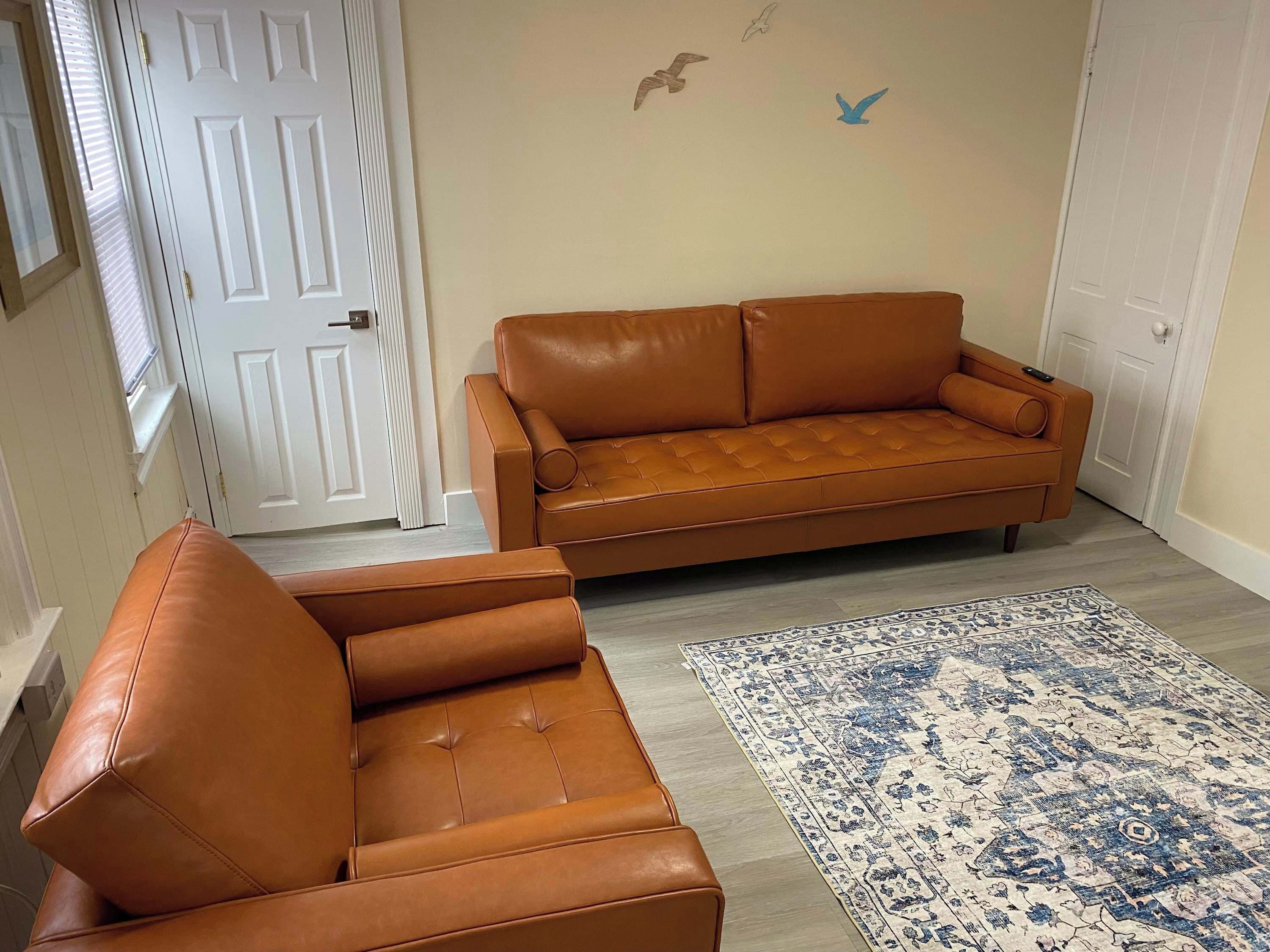 Beach Apt #20 - Large Newly Renovated Top Floor