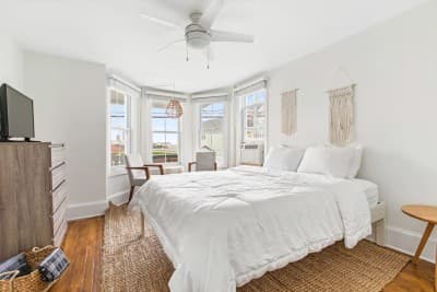The Melrose, Room 1A- Queen Bed & Bath: Romantic G