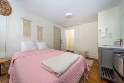 The Melrose, 2C - Full Bed & Bath: Romantic Getawa