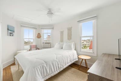 The Melrose, 3A - Queen Bed & Bath: Romantic Getaw