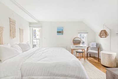 The Melrose, 3C - King Bed & Bath: Romantic Getawa